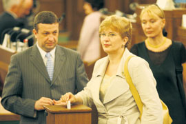 05.JPG (15934 bytes)