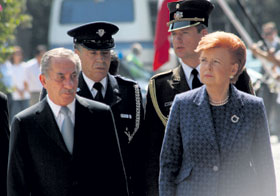 01.JPG (16001 bytes)