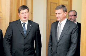 01.JPG (13865 bytes)