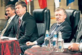 02.JPG (21338 bytes)