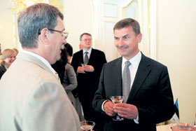 01.JPG (13616 bytes)