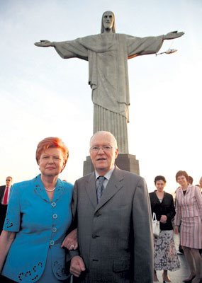 02.JPG (22883 bytes)