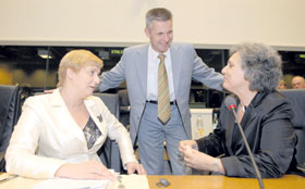 03.JPG (14605 bytes)