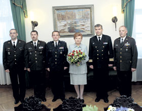 02.JPG (18812 bytes)