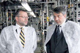 04.JPG (20070 bytes)