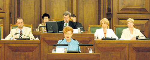 02.JPG (31616 bytes)