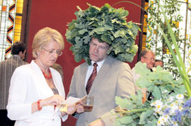 04.JPG (22884 bytes)