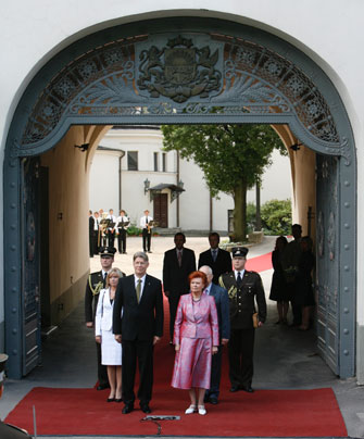 00.JPG (38471 bytes)