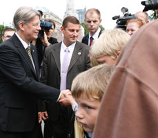 04.JPG (13173 bytes)