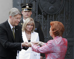 03.JPG (14676 bytes)