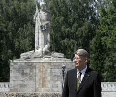 05.JPG (15098 bytes)