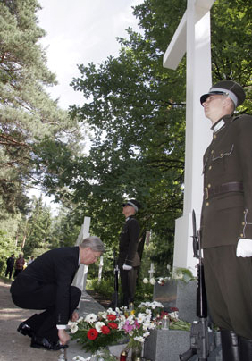 06.JPG (42156 bytes)