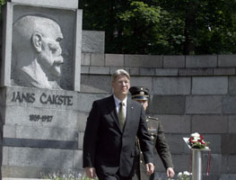 08.JPG (14736 bytes)