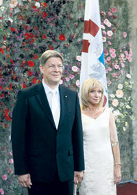 00.JPG (21229 bytes)