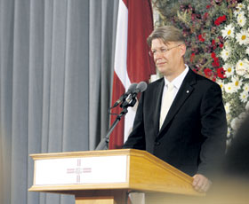 P02.JPG (17391 bytes)