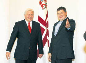 03.JPG (12991 bytes)