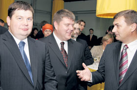 02.JPG (15663 bytes)