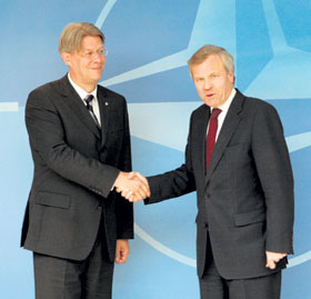 01.JPG (16554 bytes)