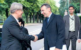 03.JPG (18187 bytes)