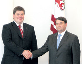 11.JPG (12853 bytes)