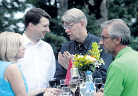 01.JPG (19469 bytes)