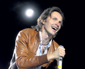 02.JPG (14024 bytes)