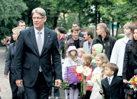 02.JPG (24003 bytes)