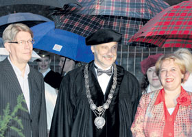 03.JPG (21729 bytes)