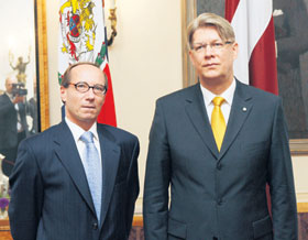 ANGLIS.JPG (17768 bytes)