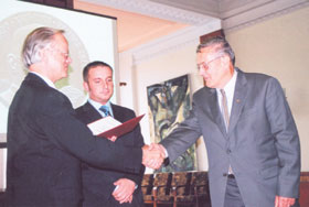 UPATNIEKS.JPG (14051 bytes)