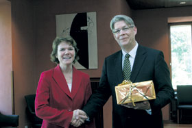 04.JPG (13376 bytes)