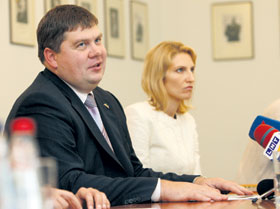 01.JPG (14877 bytes)