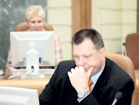 02.JPG (13596 bytes)