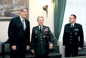 01.JPG (14841 bytes)