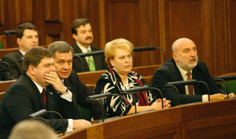 01.JPG (20359 bytes)