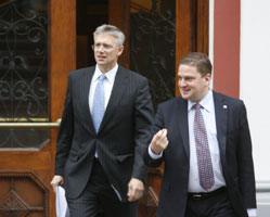 04.JPG (12753 bytes)