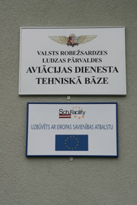 02.JPG (13199 bytes)