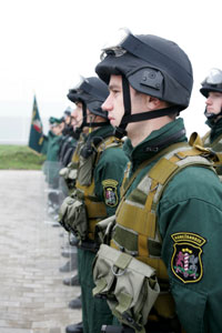 03.JPG (17544 bytes)