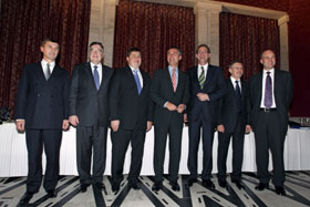 03.JPG (17231 bytes)