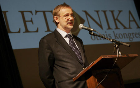 03.JPG (22773 bytes)