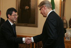 01.JPG (10894 bytes)