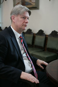 02.JPG (12124 bytes)