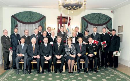 04.JPG (44406 bytes)