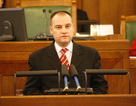 01.JPG (15690 bytes)