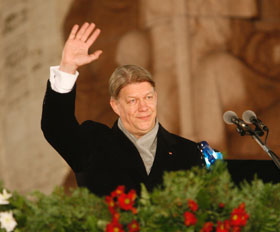 04.JPG (14023 bytes)