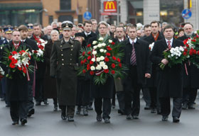 P7.JPG (17918 bytes)