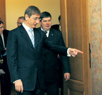 01.JPG (10817 bytes)