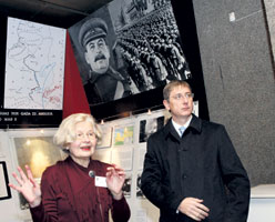 03.JPG (16856 bytes)