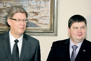 01.JPG (16681 bytes)