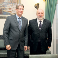 02.JPG (11176 bytes)